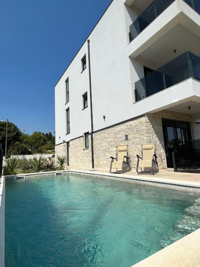 J&N Hill'S Residence With Swimming Pool Medulin Extérieur photo