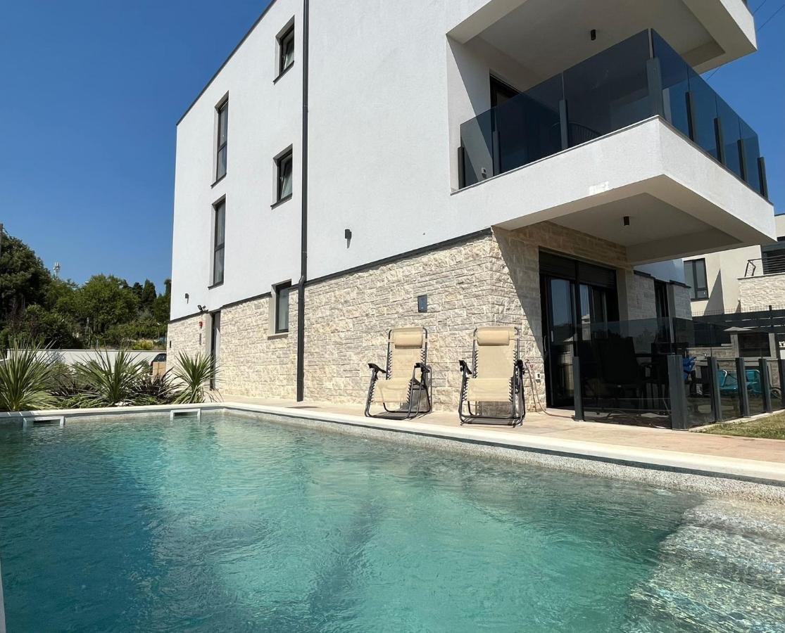 J&N Hill'S Residence With Swimming Pool Medulin Extérieur photo